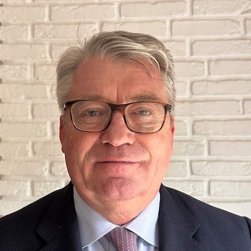 Foto von 
        Dr. Helmut Miernik
    